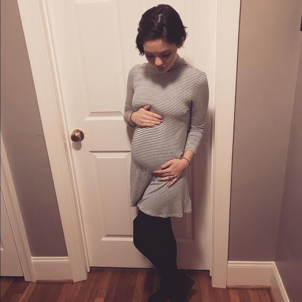 Pea in the pod maternity top